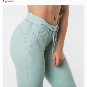 Alphalete Women’s Premium Seafoam Joggers Size M